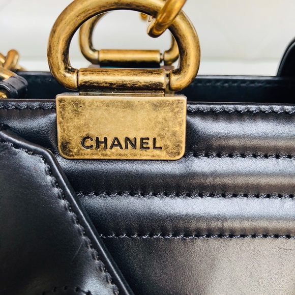 Chanel Glazed Calfskin Boy Tote - Picture 6 of 16